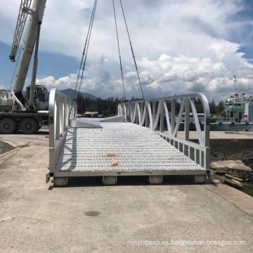 Pasarela de aluminio para un muelle flotante